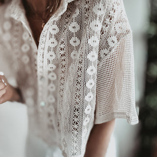 VINTAGE WHITE flower short sleeved blouse *NEW*