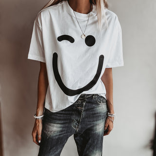 WHITE smiley t shirt *relaxed style* NEW