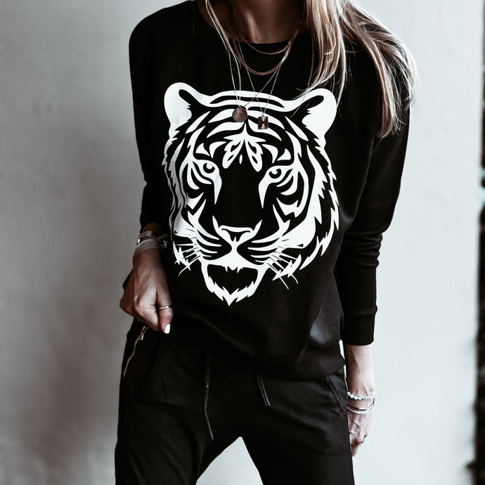 Black TIGER sweatshirt *relaxed style*