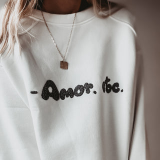 AMOR ETC white sweatshirt *NEW*