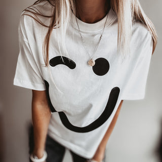 WHITE smiley t shirt *relaxed style* NEW