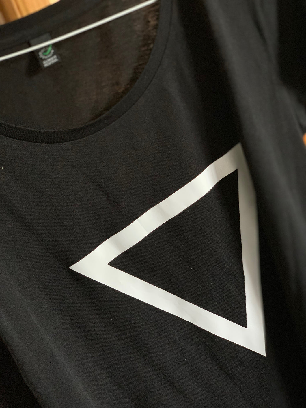 Black tee with white triangle (uk 14)