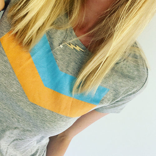 Blue & orange chevron on grey tee (m)