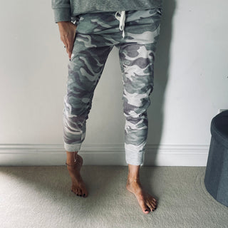 Pale slim fit Camo joggers (uk 10-12)